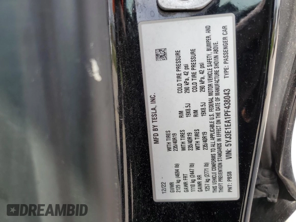 2023 Tesla Model 3 z VIN 5YJ3E1EA1PF438043, wystawiony jako Copart lot #61090305 z przebiegiem Nie podano mil oraz Nie do naprawy • Non repairable. Historia ofert i sprzedaży dostępna na DreamBid. Obrazek 12.