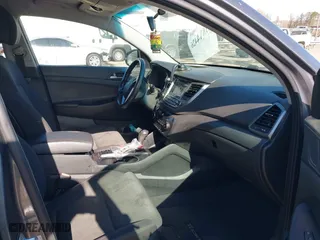 2017 Hyundai Tucson Value with VIN KM8J33A25HU402366, listed as a IAAI auction lot 41814426 with 117,669 mi miles. Bid and sale history available at carsss.com. Image 5.