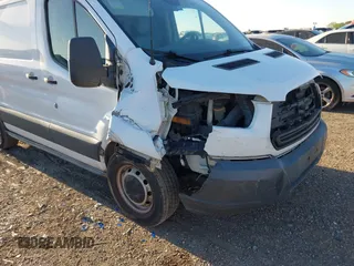 2016 Ford Transit Cargo z VIN 1FTYE1YM2GKB48893, wystawiony jako IAAI lot #41915007 z przebiegiem 234 934 mil mil oraz . Historia ofert i sprzedaży dostępna na DreamBid. Obrazek 6.