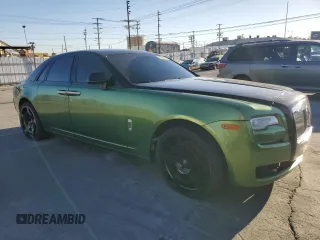 2015 Rolls-Royce Ghost z VIN SCA664S50FUX53383, wystawiony jako Copart lot #79297474 z przebiegiem 19 035 mil mil oraz Szkody całkowita. Historia ofert i sprzedaży dostępna na DreamBid. Obrazek 4.
