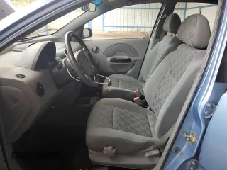 2005 Chevrolet Aveo LS z VIN KL1TD52655B300992, wystawiony jako Copart lot #55802575 z przebiegiem 63 781 mil mil oraz Szkody całkowita. Historia ofert i sprzedaży dostępna na DreamBid. Obrazek 7.