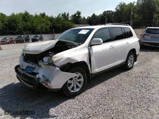 2011 Toyota Highlander with VIN 5TDBK3EH3BS081157, listed as a IAAI auction lot 39747506 with 297,751 mi miles. Bid and sale history available at carsss.com. Image 18.