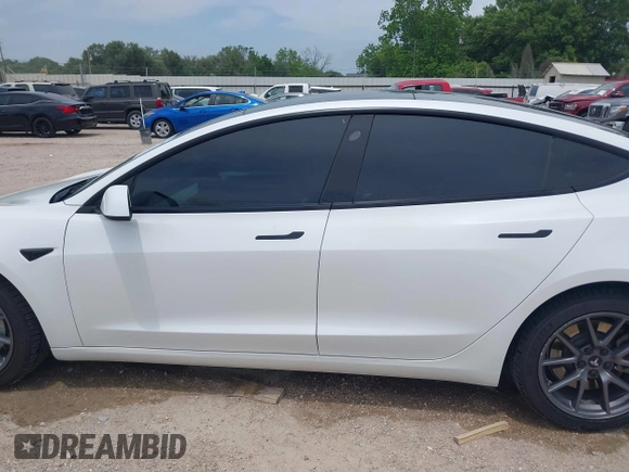 2021 Tesla Model 3 Long Range z VIN 5YJ3E1EB1MF975824, wystawiony jako IAAI lot #42146968 z przebiegiem 97 570 mil mil oraz . Historia ofert i sprzedaży dostępna na DreamBid. Obrazek 15.