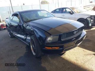 2007 Ford Mustang Deluxe with VIN 1ZVFT80N675354014, listed as a IAAI auction lot 41648031 with 92,209 mi miles. Bid and sale history available at carsss.com. Image 1.