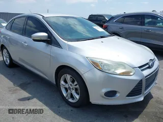 2014 Ford Focus SE with VIN 1FADP3F22EL185266, listed as a IAAI auction lot 42168142 with 177,283 mi miles. Bid and sale history available at carsss.com. Image 1.