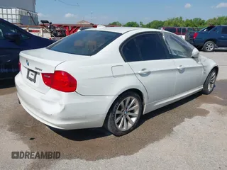 2011 BMW 3 Series 328i with VIN WBAPH7G53BNN05518, listed as a IAAI auction lot 41831641 with 178,044 mi miles. Bid and sale history available at carsss.com. Image 4.