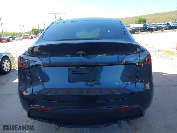 2025 Tesla Model Y Long Range with VIN 7SAYGDEE3SA367750, listed as a IAAI auction lot 41933682 with 1,127 mi miles. Bid and sale history available at carsss.com. Image 16.