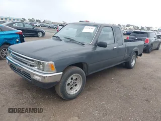 1990 Toyota Pickup z VIN JT4VN93D7L5014236, wystawiony jako IAAI lot #41776761 z przebiegiem Nie podano mil oraz . Historia ofert i sprzedaży dostępna na DreamBid. Obrazek 2.