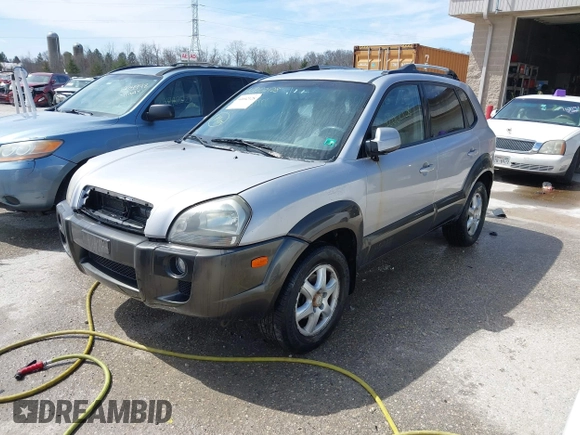 2005 Hyundai Tucson GLS with VIN KM8JN12D45U072567, listed as a IAAI auction lot 42002128 with 121,839 mi miles. Bid and sale history available at carsss.com. Image 2.