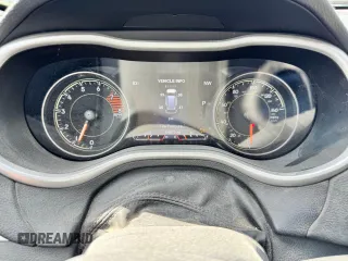2018 Jeep Cherokee Trailhawk z VIN 1C4PJMBX0JD600413, wystawiony jako Copart lot #60336385 z przebiegiem 64 875 mil mil oraz Czysty tytuł • Clean title. Historia ofert i sprzedaży dostępna na DreamBid. Obrazek 8.