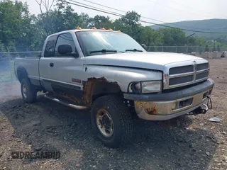 2001 Dodge 2500 z VIN 1B7KF23661J611536, wystawiony jako IAAI lot #42511635 z przebiegiem 304 447 mil mil oraz . Historia ofert i sprzedaży dostępna na DreamBid. Obrazek 1.
