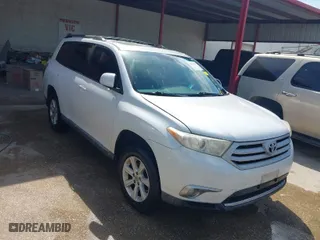 2011 Toyota Highlander with VIN 5TDZK3EH7BS025463, listed as a IAAI auction lot 41944831 with 230,541 mi miles. Bid and sale history available at carsss.com. Image 1.