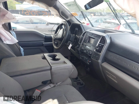 2018 Ford F-250 XL z VIN 1FT7W2B68JEC44218, wystawiony jako IAAI lot #42157081 z przebiegiem 173 909 mil mil oraz . Historia ofert i sprzedaży dostępna na DreamBid. Obrazek 5.