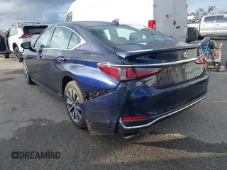 2021 Lexus ES with VIN 58ACA1C15MU010045, listed as a IAAI auction lot 41545909 with 24,694 mi miles. Bid and sale history available at carsss.com. Image 3.