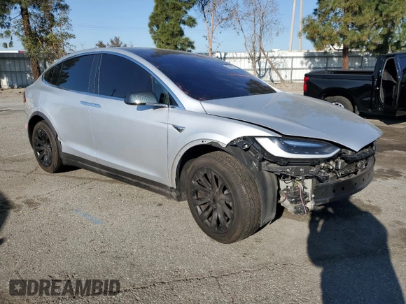 2017 Tesla Model X 90D z VIN 5YJXCAE27HF044791, wystawiony jako Copart lot #46040655 z przebiegiem 149 509 mil mil oraz Szkody całkowita. Historia ofert i sprzedaży dostępna na DreamBid. Obrazek 4.