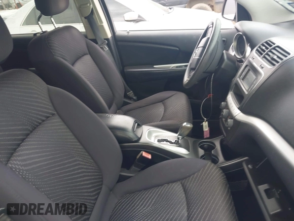 2013 Dodge Journey SE z VIN 3C4PDCAB9DT529668, wystawiony jako IAAI lot #42130654 z przebiegiem 156 472 mil mil oraz . Historia ofert i sprzedaży dostępna na DreamBid. Obrazek 5.