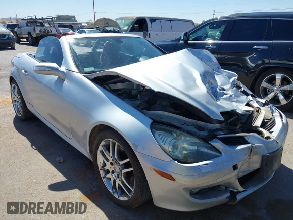 2008 Mercedes-Benz SLK 350 z VIN WDBWK56F08F181783, wystawiony jako IAAI lot #42153077 z przebiegiem 131 428 mil mil oraz . Historia ofert i sprzedaży dostępna na DreamBid. Obrazek 6.