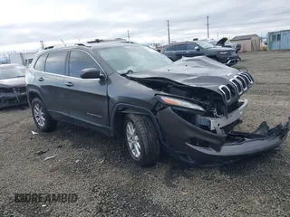 2014 Jeep Cherokee Latitude z VIN 1C4PJMCS7EW150787, wystawiony jako IAAI lot #41384889 z przebiegiem 187 573 mil mil oraz . Historia ofert i sprzedaży dostępna na DreamBid. Obrazek 1.