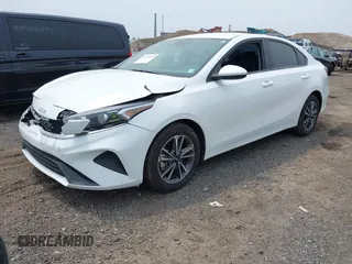2024 Kia Forte LXS z VIN 3KPF24AD8RE742602, wystawiony jako IAAI lot #42473045 z przebiegiem 8 775 mil mil oraz . Historia ofert i sprzedaży dostępna na DreamBid. Obrazek 2.