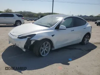 2024 Tesla Model Y Long Range z VIN 7SAYGDEE0RA258110, wystawiony jako Copart lot #51830845 z przebiegiem 13 326 mil mil oraz Szkoda całkowita • Salvage title. Historia ofert i sprzedaży dostępna na DreamBid. Obrazek 1.