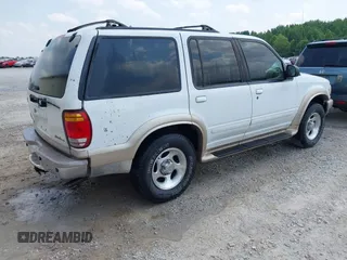 2000 Ford Explorer Eddie Bauer с VIN 1FMDU64E5YZB10754, выставлен на аукционе IAAI как лот 42410468 с пробегом 209 690 миль миль и . История ставок и продаж доступна на DreamBid. Изображение 4.