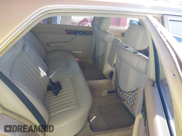 1988 Mercedes-Benz 420 with VIN WDBCA35DXJA370020, listed as a IAAI auction lot 41464756 with 110,166 mi miles. Bid and sale history available at carsss.com. Image 8.
