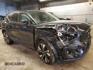 2023 Volvo XC40 Ultimate Dark Theme z VIN YV4L12UX0P2093949, wystawiony jako Copart lot #83119964 z przebiegiem 11 047 mil mil oraz Szkoda całkowita • Salvage title. Historia ofert i sprzedaży dostępna na DreamBid. Obrazek 4.