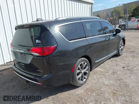 2017 Chrysler Pacifica Limited z VIN 2C4RC1GG7HR545265, wystawiony jako IAAI lot #41881441 z przebiegiem 165 786 mil mil oraz . Historia ofert i sprzedaży dostępna na DreamBid. Obrazek 4.