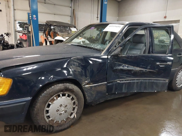 1990 Mercedes-Benz 300 E с VIN WDBEA30D3LB235863, выставлен на аукционе IAAI как лот 40519459 с пробегом 142 260 миль миль и . История ставок и продаж доступна на DreamBid. Изображение 6.