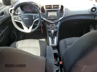 2017 Chevrolet Sonic LT z VIN 1G1JD5SH1H4127331, wystawiony jako Copart lot #52709905 z przebiegiem 73 810 mil mil oraz Szkoda całkowita • Salvage title. Historia ofert i sprzedaży dostępna na DreamBid. Obrazek 8.