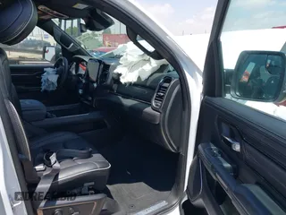2024 Ram 1500 Limited z VIN 1C6SRFHTXRN208717, wystawiony jako IAAI lot #42372730 z przebiegiem 5 872 mil mil oraz . Historia ofert i sprzedaży dostępna na DreamBid. Obrazek 5.