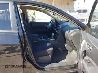2010 Nissan Rogue S z VIN JN8AS5MV6AW131602, wystawiony jako IAAI lot #41792640 z przebiegiem 137 830 mil mil oraz . Historia ofert i sprzedaży dostępna na DreamBid. Obrazek 5.