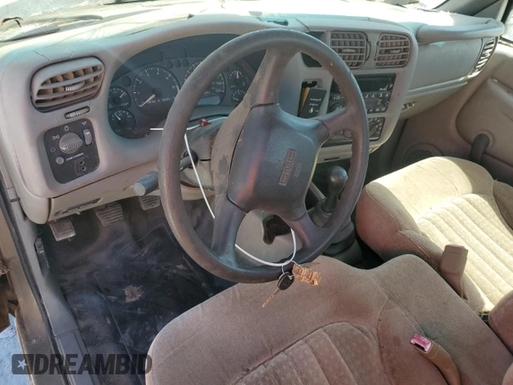 2002 GMC Sonoma SL with VIN 1GTCS145728187132, listed as a Copart auction lot 52917215 with 169,921 mi miles and Clean Title. Bid and sale history available at carsss.com. Image 8.