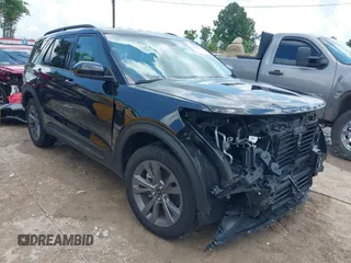 2024 Ford Explorer XLT z VIN 1FMSK7DH0RGA13584, wystawiony jako IAAI lot #42301824 z przebiegiem 10 719 mil mil oraz . Historia ofert i sprzedaży dostępna na DreamBid. Obrazek 1.
