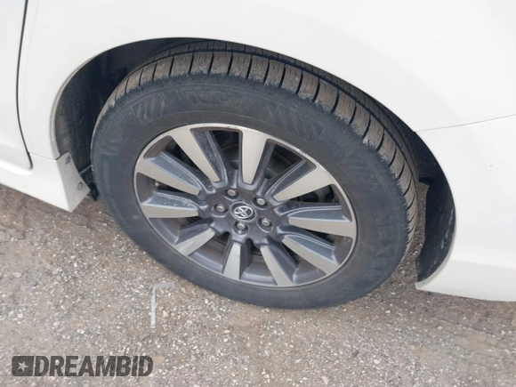 2018 Toyota Sienna XLE with VIN 5TDDZ3DC3JS197113, listed as a IAAI auction lot 41622680 with 70,308 mi miles. Bid and sale history available at carsss.com. Image 12.