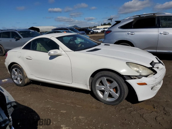 2006 Mercedes-Benz SLK 280 z VIN WDBWK54F36F093584, wystawiony jako Copart lot #51531255 z przebiegiem 155 165 mil mil oraz Tytuł czysty. Historia ofert i sprzedaży dostępna na DreamBid. Obrazek 4.