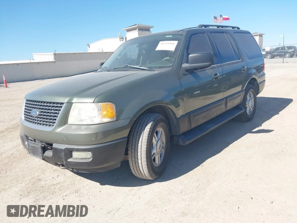 2005 Ford Expedition Special Service with VIN 1FMPU16535LA43096, listed as a IAAI auction lot 41725926 with 172,359 mi miles. Bid and sale history available at carsss.com. Image 2.