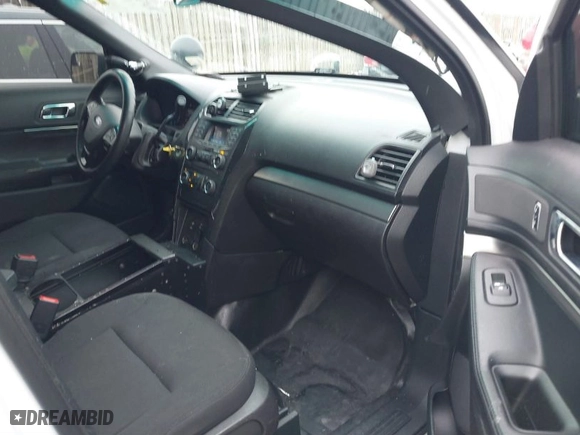 2016 Ford Utility Police Interceptor with VIN 1FM5K8AR5GGD16292, listed as a IAAI auction lot 41384416 with 125,016 mi miles. Bid and sale history available at carsss.com. Image 5.