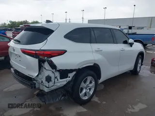 2022 Toyota Highlander LE z VIN 5TDBZRBH1NS216174, wystawiony jako IAAI lot #41903427 z przebiegiem 68 671 mil mil oraz . Historia ofert i sprzedaży dostępna na DreamBid. Obrazek 4.