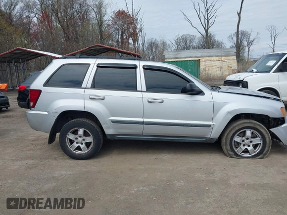 2007 Jeep Grand Cherokee Laredo with VIN 1J8HR48P77C570936, listed as a IAAI auction lot 41945531 with 200,821 mi miles. Bid and sale history available at carsss.com. Image 13.