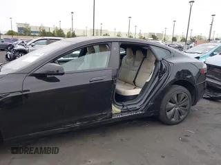 2020 Tesla Model S Long Range с VIN 5YJSA1E23LF390913, выставлен на аукционе IAAI как лот 42031044 с пробегом 93 403 миль миль и . История ставок и продаж доступна на DreamBid. Изображение 6.