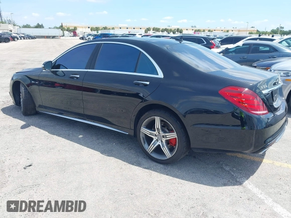 2015 Mercedes-Benz S 63 AMG z VIN WDDUG7JBXFA200754, wystawiony jako IAAI lot #42187229 z przebiegiem 115 925 mil mil oraz . Historia ofert i sprzedaży dostępna na DreamBid. Obrazek 3.