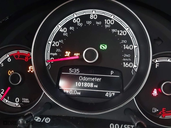 2017 Volkswagen Beetle 1.8T SE with VIN 3VWJ17AT9HM618202, listed as a IAAI auction lot 41562078 with 101,808 mi miles. Bid and sale history available at carsss.com. Image 7.