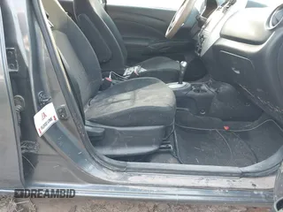 2019 Nissan Versa SV z VIN 3N1CN7AP3KL818334, wystawiony jako IAAI lot #41932878 z przebiegiem Nie podano mil oraz . Historia ofert i sprzedaży dostępna na DreamBid. Obrazek 6.