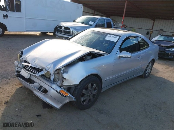 2001 Mercedes-Benz CLK-Class with VIN WDBLJ65G01T083995, listed as a IAAI auction lot 41643860 with 194,174 mi miles. Bid and sale history available at carsss.com. Image 2.