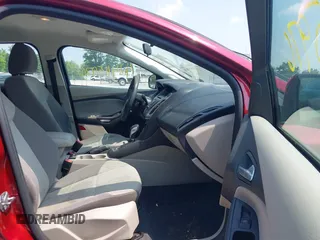 2013 Ford Focus SE z VIN 1FADP3F27DL350923, wystawiony jako IAAI lot #42405976 z przebiegiem 126 730 mil mil oraz . Historia ofert i sprzedaży dostępna na DreamBid. Obrazek 5.
