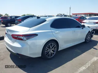 2023 Toyota Camry XLE z VIN 4T1F11AKXPU758648, wystawiony jako IAAI lot #42471815 z przebiegiem 27 714 mil mil oraz . Historia ofert i sprzedaży dostępna na DreamBid. Obrazek 4.