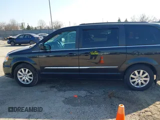 2015 Chrysler Town & Country Touring with VIN 2C4RC1BG0FR672993, listed as a IAAI auction lot 41797935 with 116,815 mi miles. Bid and sale history available at carsss.com. Image 14.