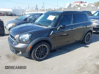 2015 MINI Countryman S z VIN WMWZC3C55FWT01471, wystawiony jako IAAI lot #42315283 z przebiegiem 93 206 mil mil oraz . Historia ofert i sprzedaży dostępna na DreamBid. Obrazek 2.