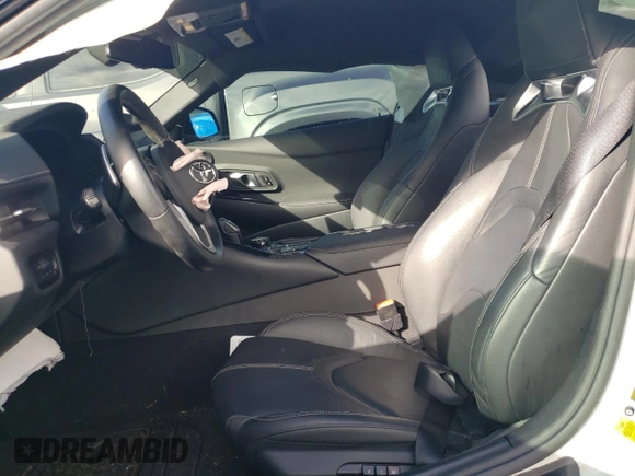 2023 Toyota Supra 3.0 z VIN WZ1DB0G07PW057130, wystawiony jako Copart lot #79969234 z przebiegiem 9 512 mil mil oraz Szkoda całkowita • Salvage title. Historia ofert i sprzedaży dostępna na DreamBid. Obrazek 7.